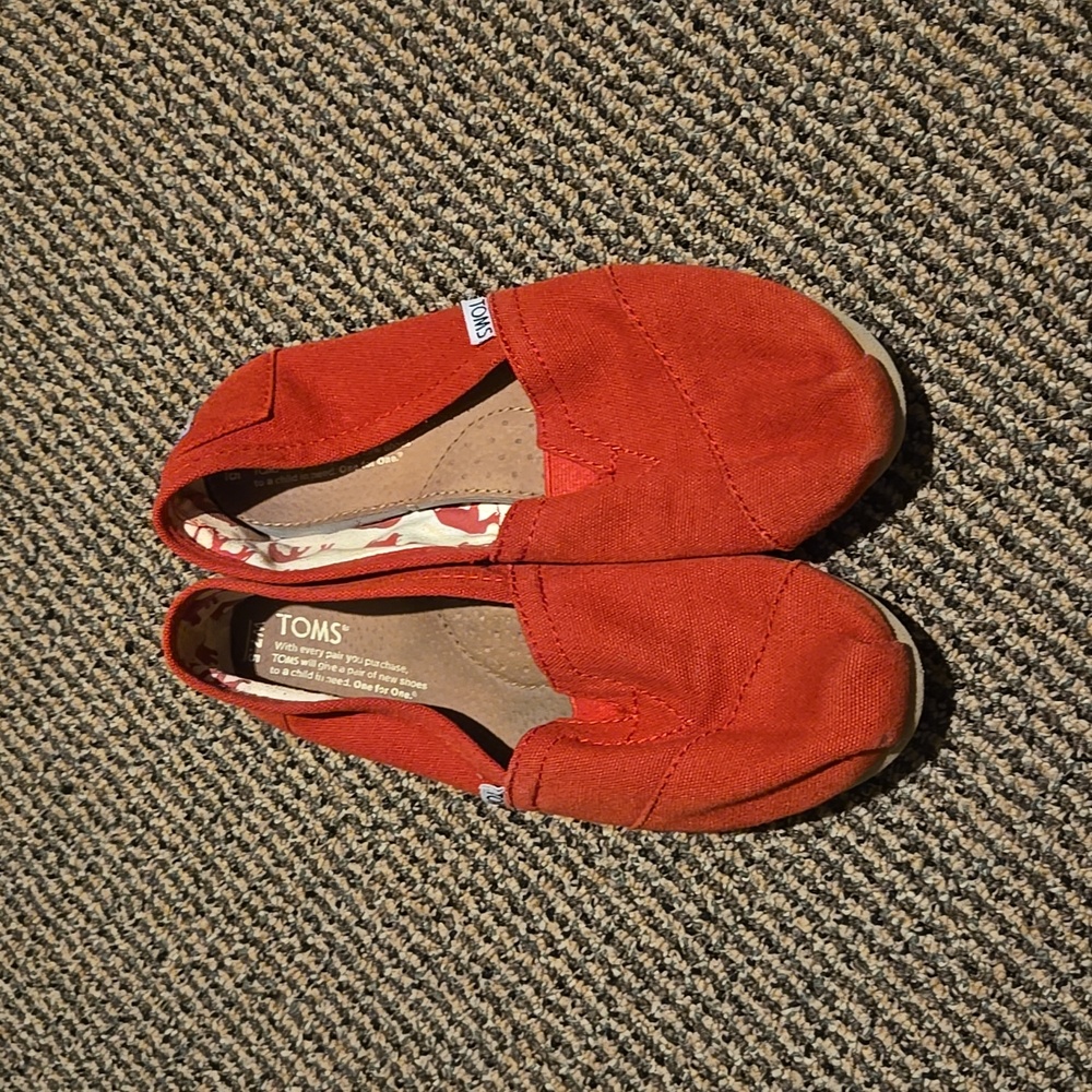 Toms red canvas flats